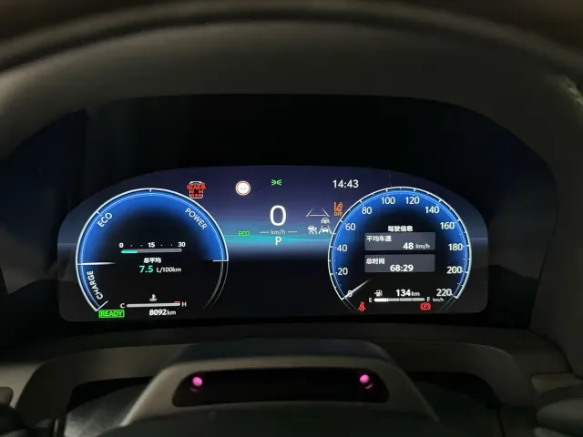 Toyota Alphard — Фото автомобиля 8