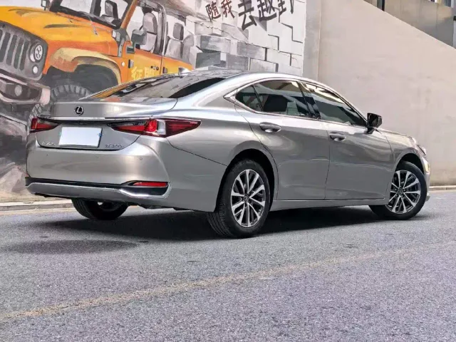 Lexus ES — Фото автомобиля 2