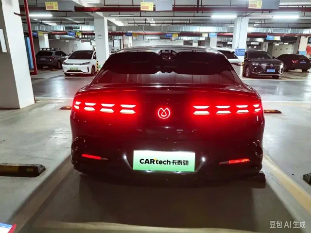 Denza Z9GT — Фото автомобиля 11