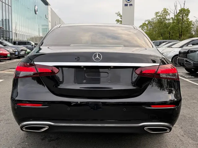Mercedes-Benz E-Class — Фото автомобиля 17