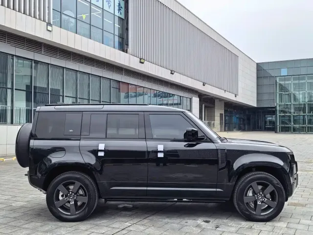 Land Rover Defender — Фото автомобиля 16