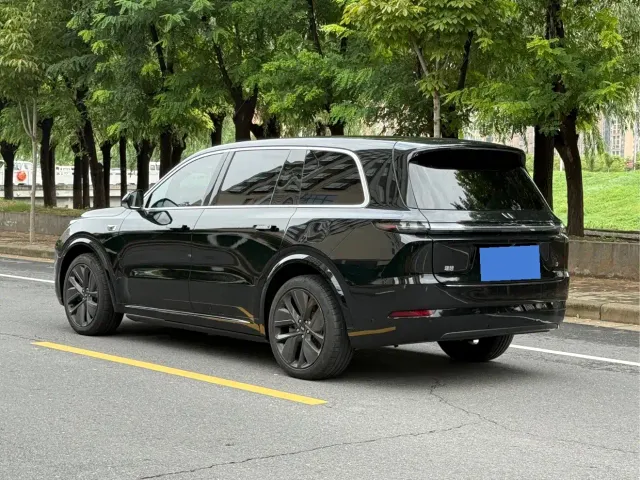 Li Auto L9 — Фото автомобиля 6