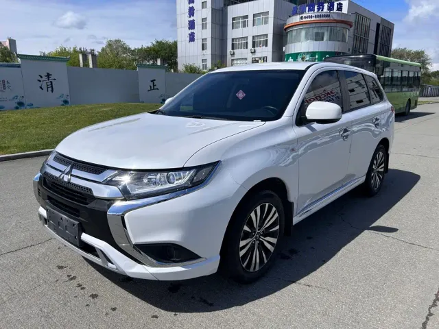 Фотография автомобиля — Mitsubishi Outlander