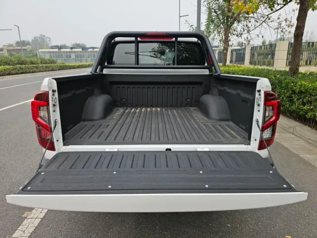 Nissan Navara — Фото автомобиля 8