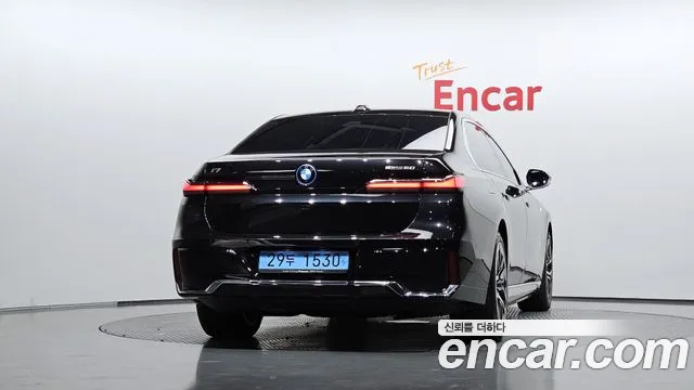 BMW i7 G70 — Фото автомобиля 4