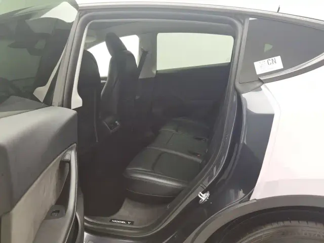 Tesla Model Y — Фото автомобиля 15