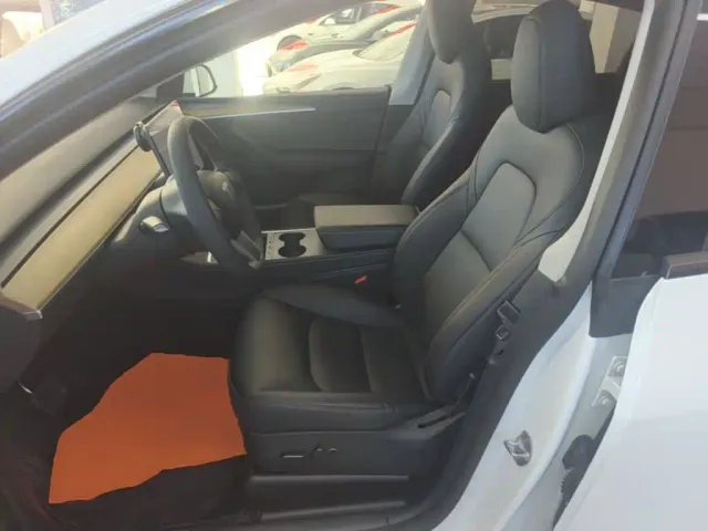 Tesla Model Y — Фото автомобиля 14