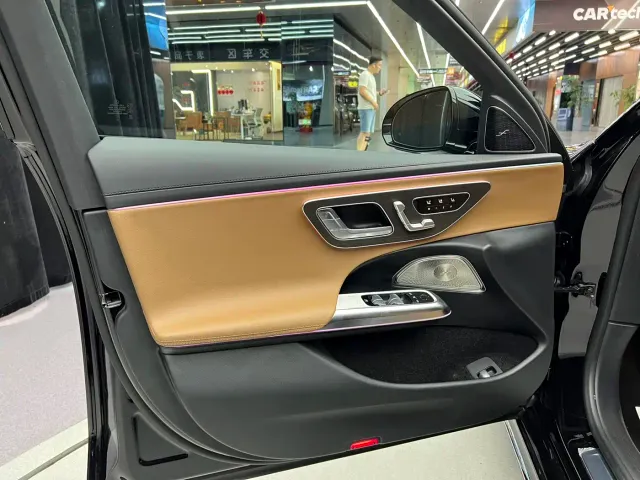 Mercedes-Benz E-Class — Фото автомобиля 12