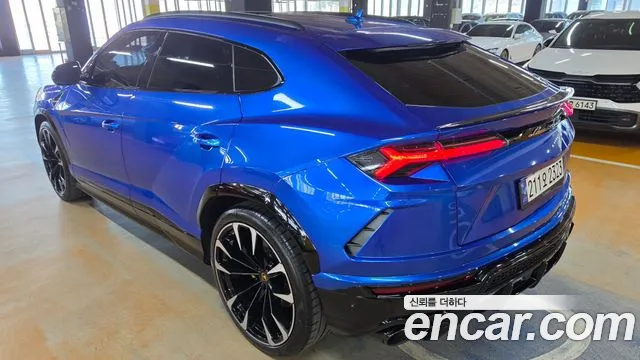 Lamborghini Urus — Фото автомобиля 4