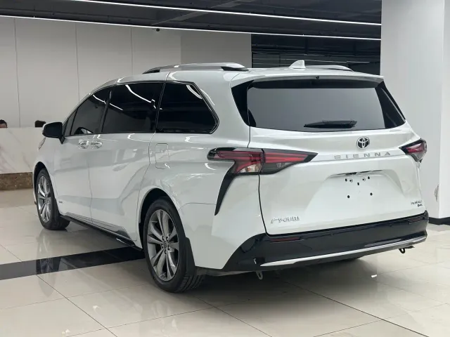 Toyota Sienna — Фото автомобиля 23
