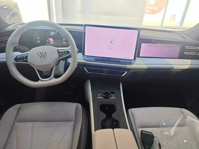 Volkswagen Tiguan L — Фото автомобиля 5
