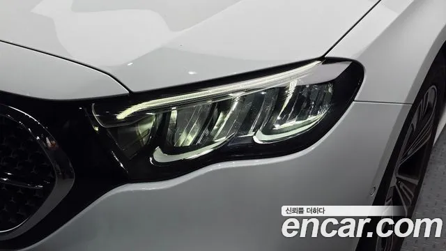 Mercedes-Benz E-Class — Фото автомобиля 17