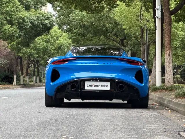 Lotus Emira — Фото автомобиля 4