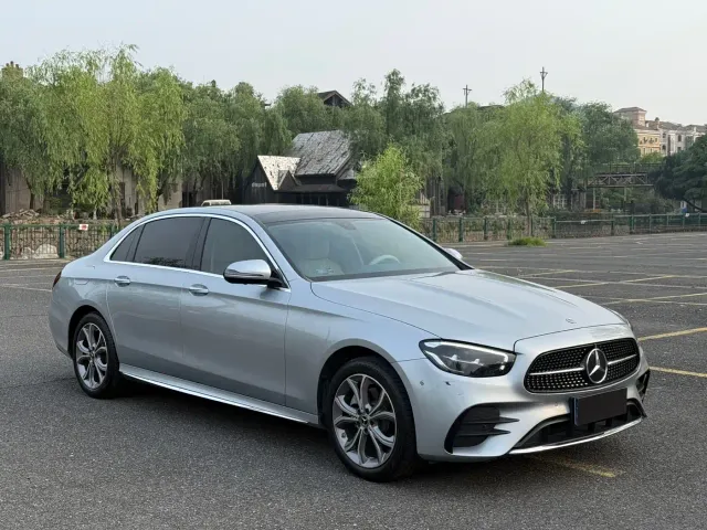 Mercedes-Benz E-Class — Фото автомобиля 2