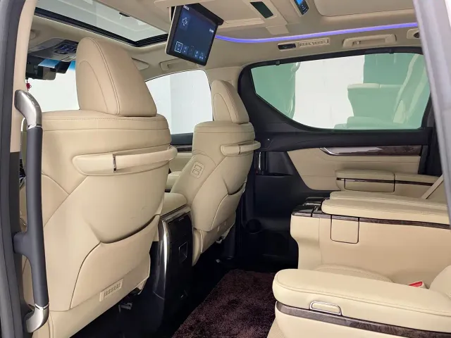 Toyota Alphard — Фото автомобиля 16