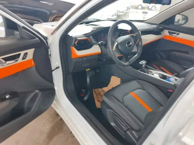 Dongfeng Yixuan — Фото автомобиля 15