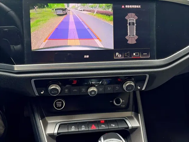 Audi Q3 — Фото автомобиля 12