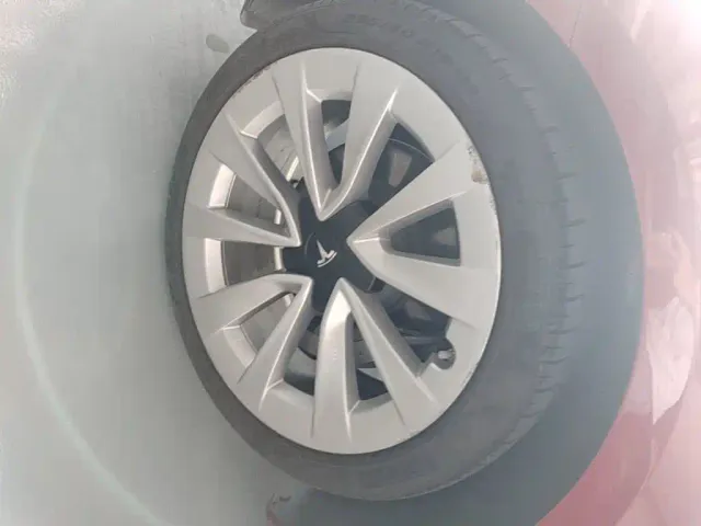 Tesla Model 3 — Фото автомобиля 22