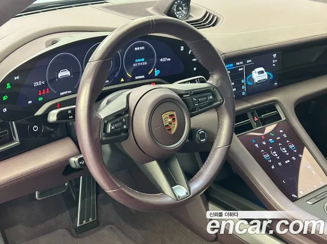 Porsche Taycan — Фото автомобиля 13