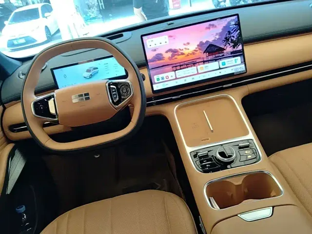 Geely Galaxy Starship 7 EM-i — Фото автомобиля 9