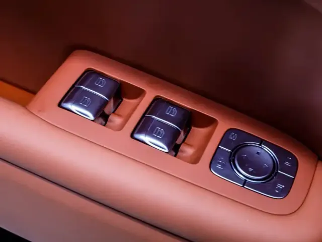 Li Auto L8 — Фото автомобиля 29