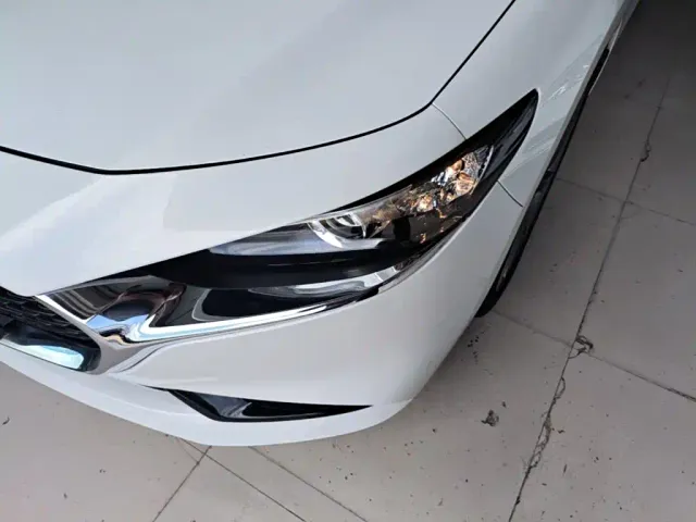 Mazda Axela — Фото автомобиля 23