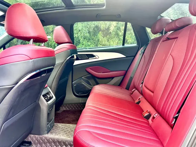 Hongqi H5 — Фото автомобиля 5