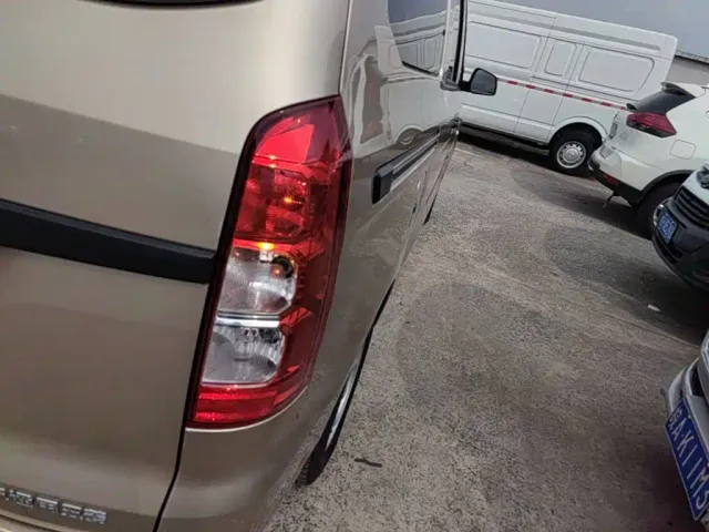 Wuling Hongguang V — Фото автомобиля 7