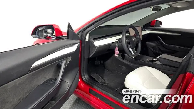Tesla Model 3 — Фото автомобиля 10