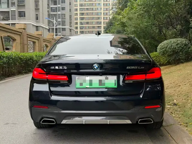 BMW 5 Series — Фото автомобиля 5