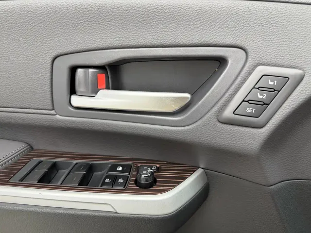 Toyota Granvia — Фото автомобиля 7