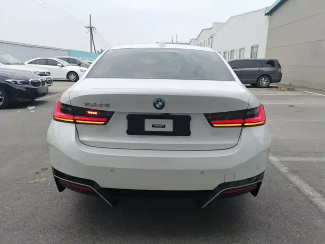 BMW BMW i3 2022 eDrive 35 L — Фото автомобиля 5
