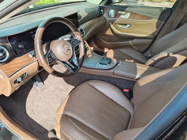 Mercedes-Benz E-Class — Фото автомобиля 9