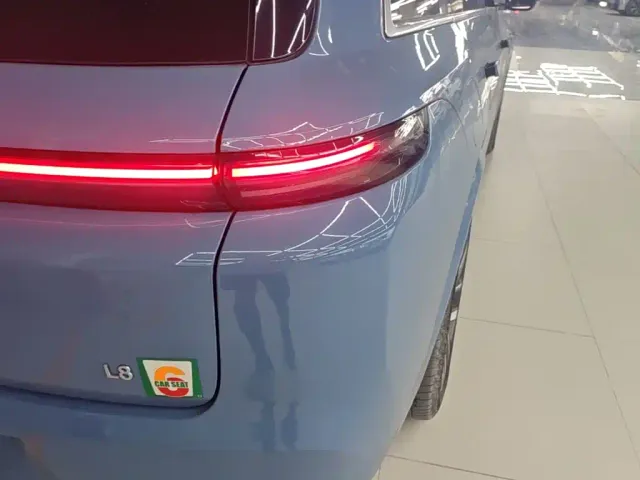 Li Auto L8 — Фото автомобиля 7