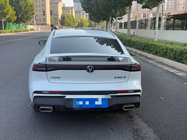 Changan UNI-V — Фото автомобиля 9