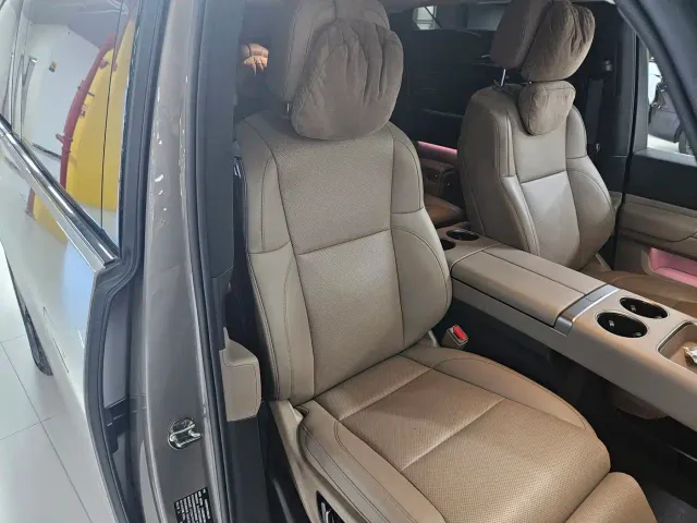 Li Auto MEGA — Фото автомобиля 19