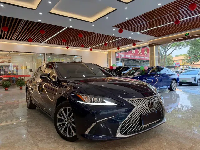Lexus ES — Фото автомобиля 3