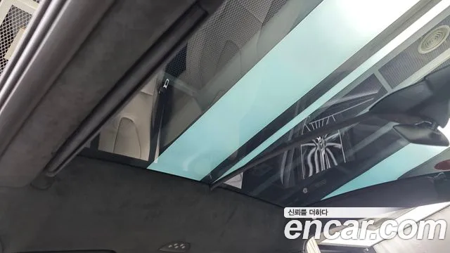 Tesla Model X — Фото автомобиля 16