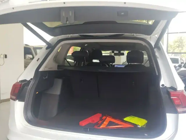 Volkswagen Tiguan L — Фото автомобиля 18