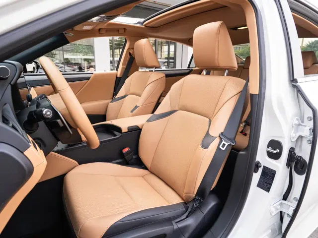 Lexus ES — Фото автомобиля 11
