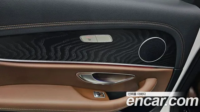 Mercedes-Benz E-Class — Фото автомобиля 27