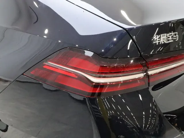 BMW 5 Series — Фото автомобиля 19