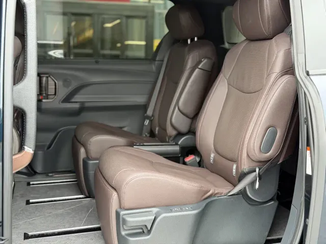 Toyota Granvia — Фото автомобиля 12