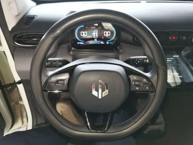 Leapmotor T03 — Фото автомобиля 10