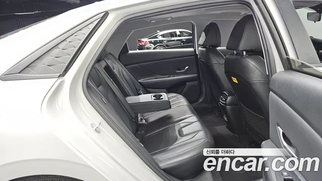 Hyundai Avante CN7 — Фото автомобиля 10