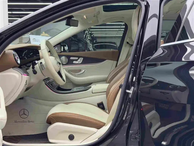 Mercedes-Benz E-Class — Фото автомобиля 8