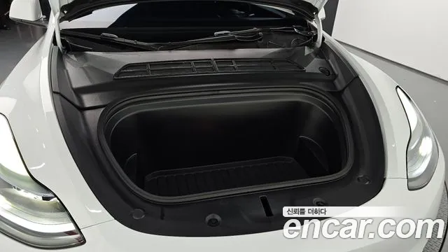 Tesla Model Y — Фото автомобиля 6