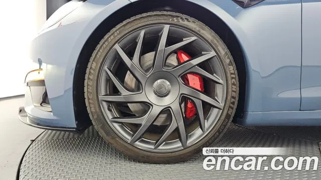 Tesla Model S — Фото автомобиля 5