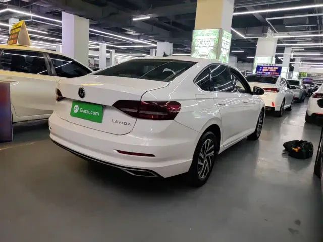 Volkswagen Lavida — Фото автомобиля 6