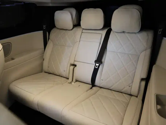 Li Auto MEGA — Фото автомобиля 11